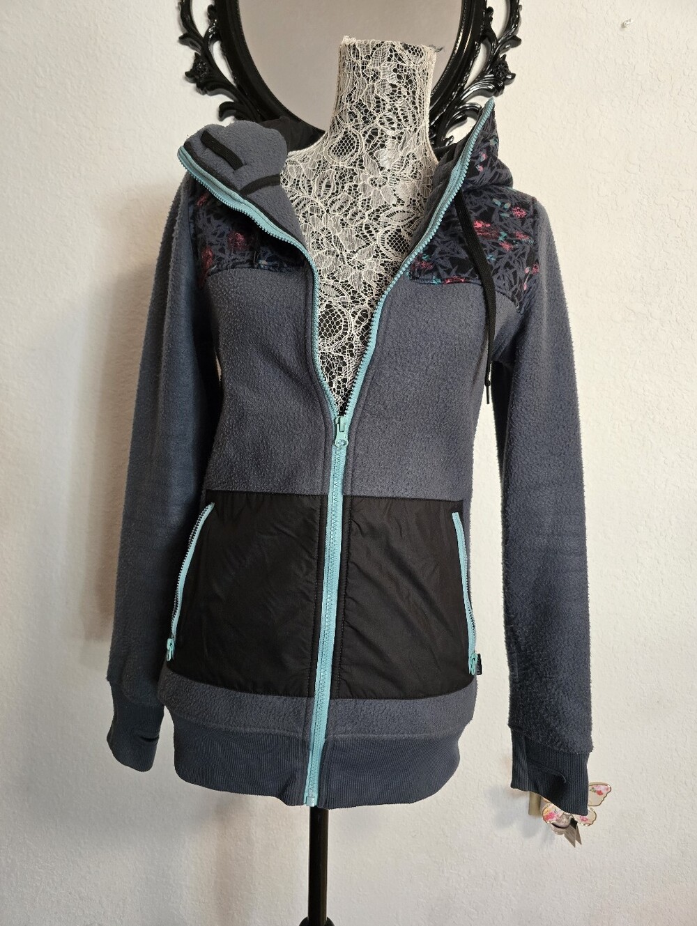Empyre Gray & Floral Zip-up